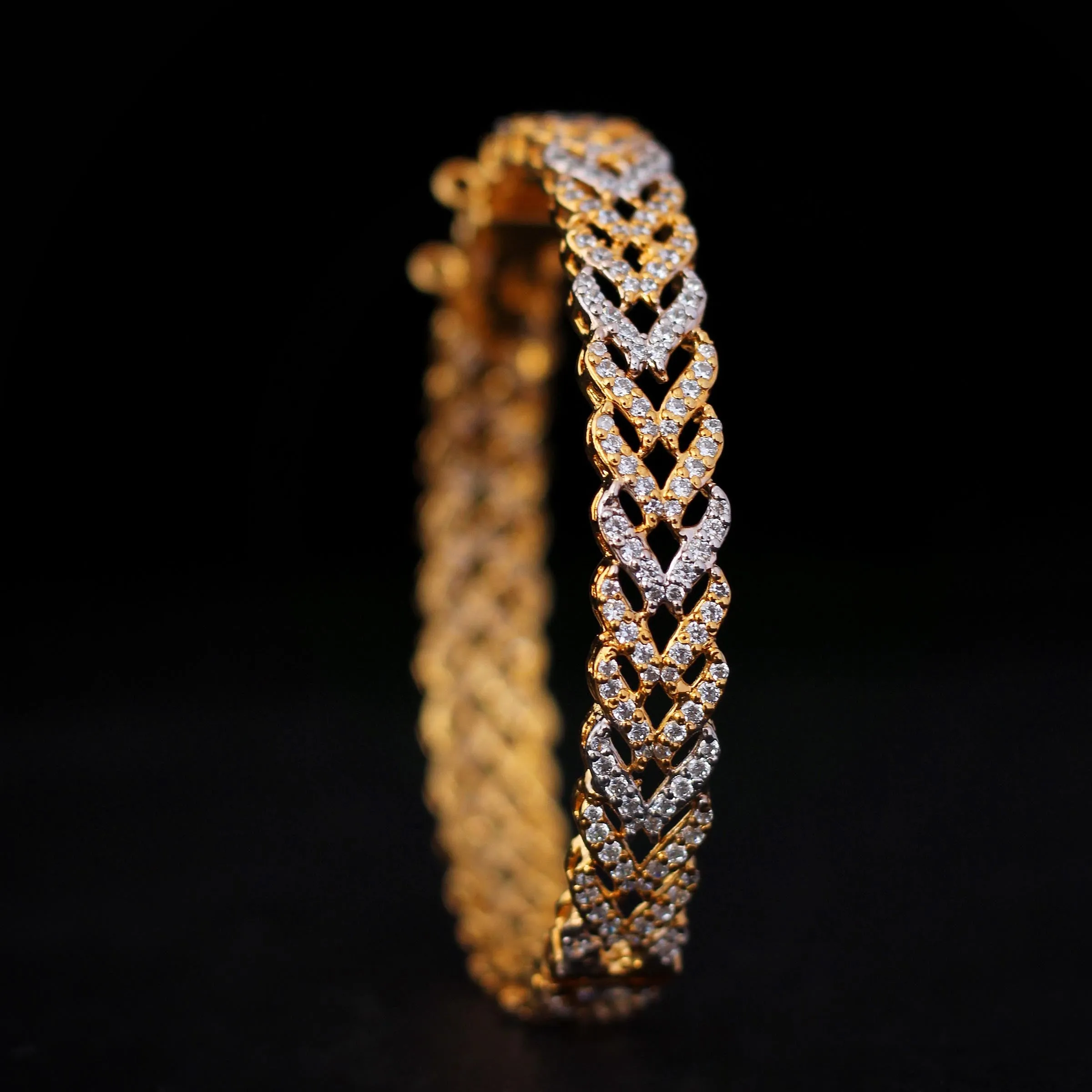 Diamond style bangle