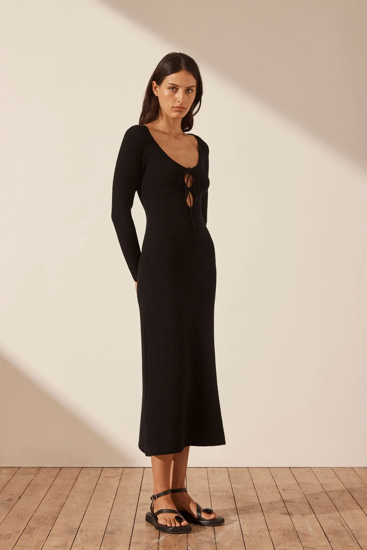 EVE LONG SLEEVE KEYHOLE MIDI DRESS - BLACK