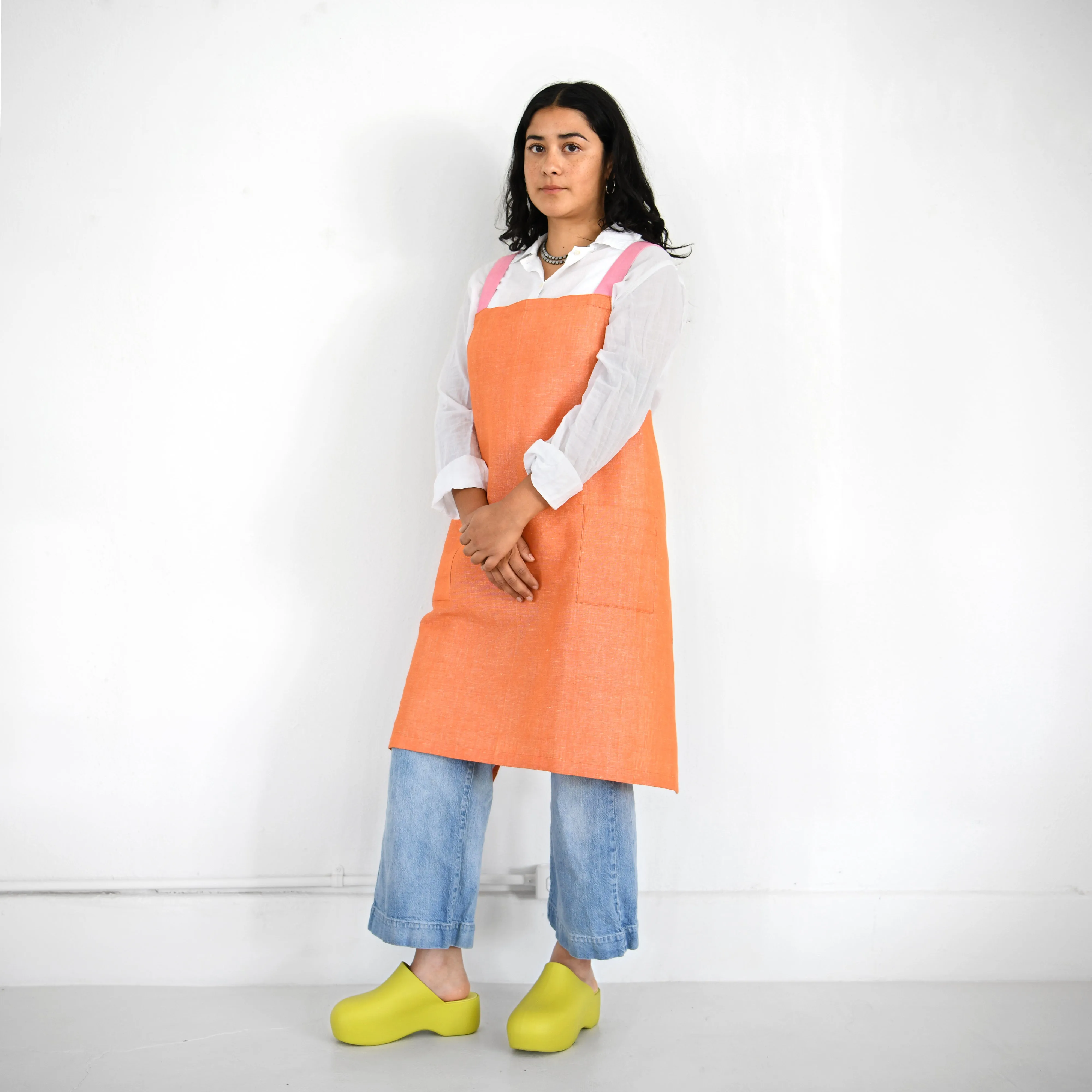 Linen / Cotton Crossback Apron - Orange   Rosa