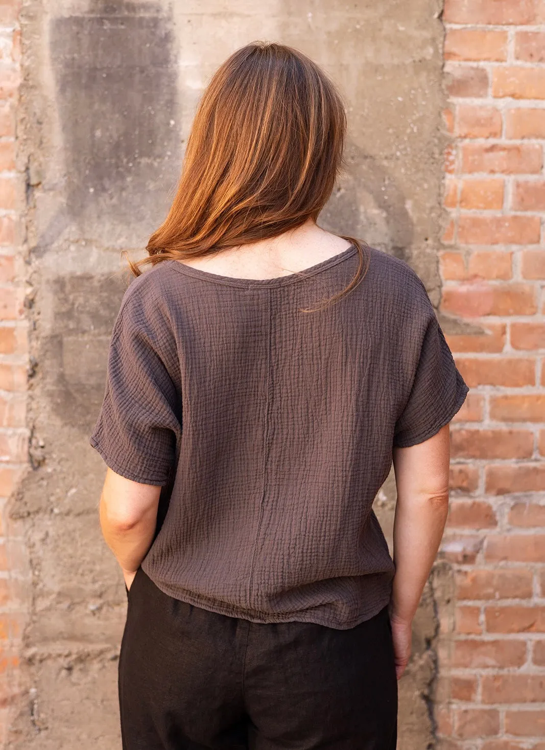 Organic Gauze Short Sleeve Top in Charcoal