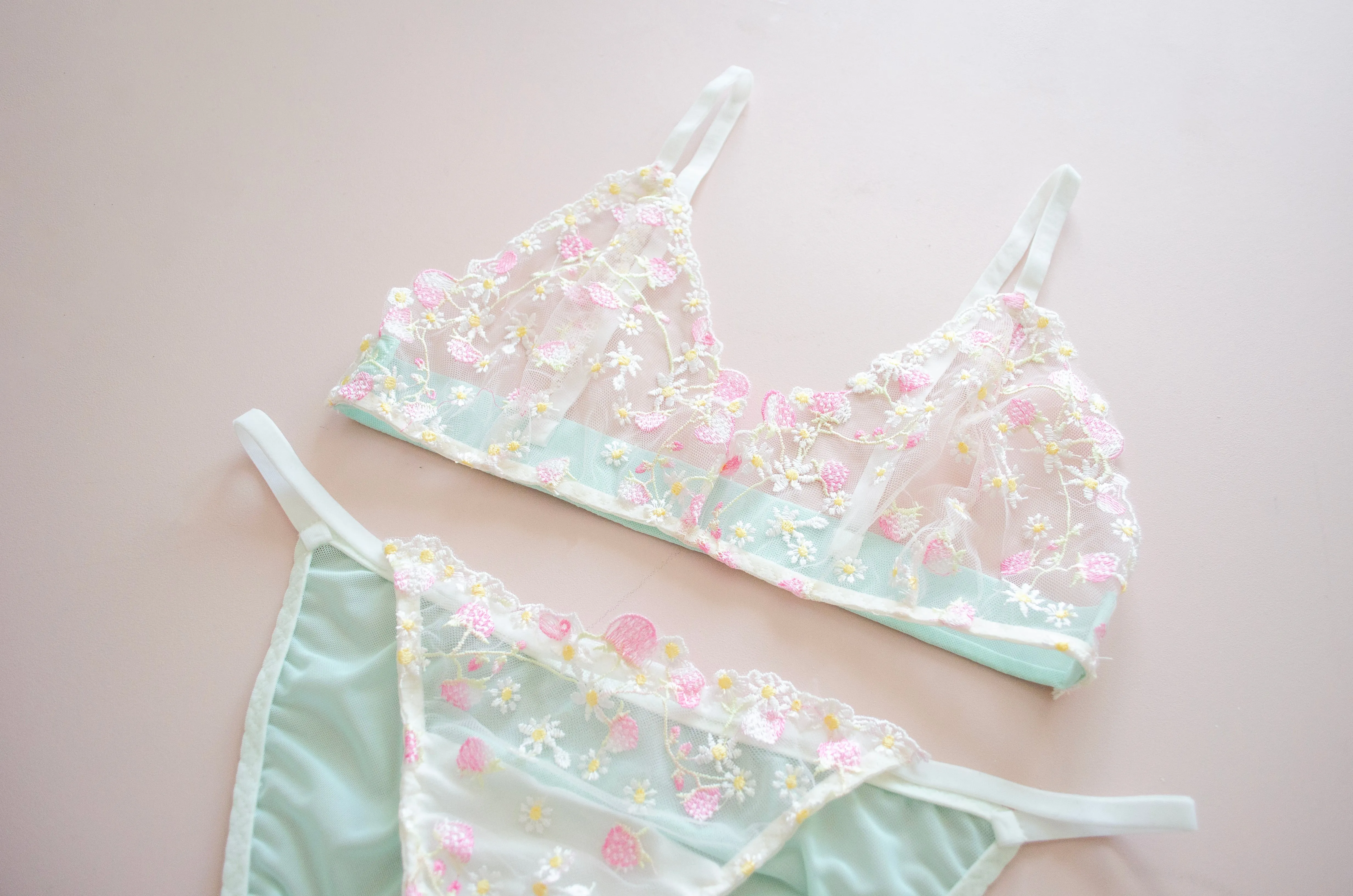 Straberry Mint Lace Set